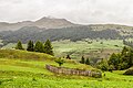 Tarasp gemeente Scuol gemeente Scuol in Lower Engadin, Graubünden. Alpen boven het meer.