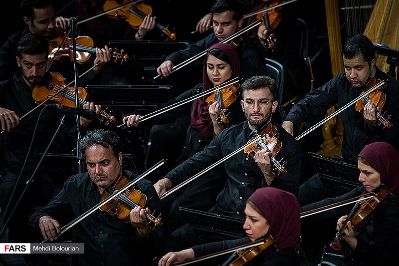 File:Tehran Symphony Orchestra Performs at Vahdat Hall 16 (2018-11-14).jpg