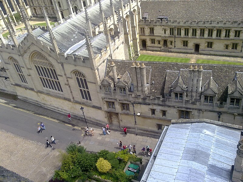 File:The south east corner of Radcliffe Square from above.jpg