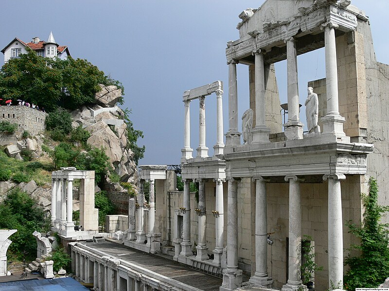 File:Theater Plovdiv.JPG