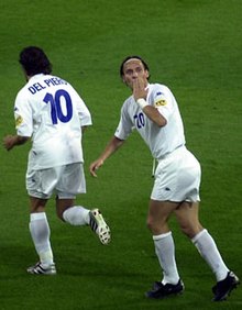 Totti (a destra) e Del Piero nel corso della finale di Euro 2000