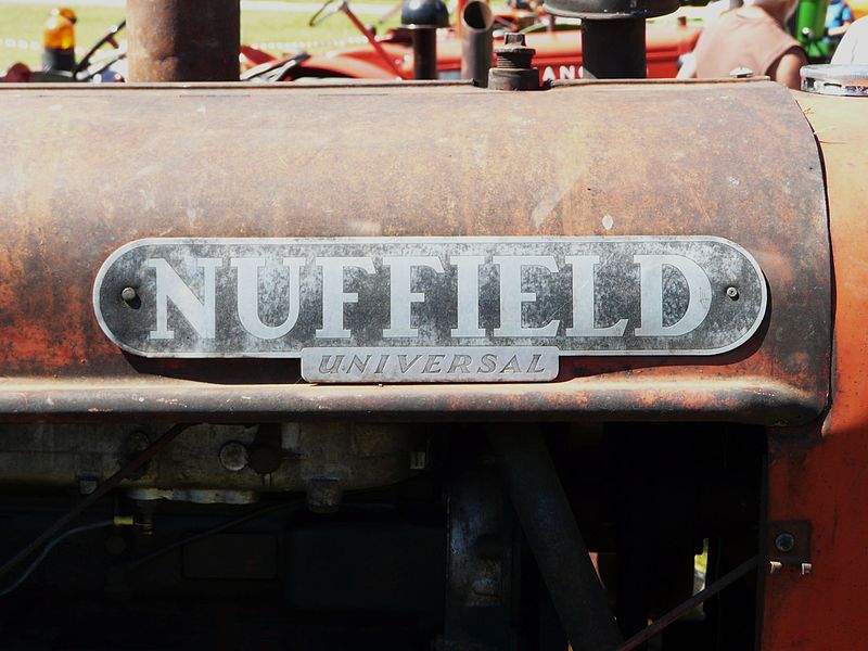 File:Tracteur Nuffield Saint-Cybranet (1).jpg