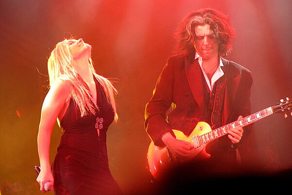 Jennifer Cella and Alex Skolnick performing with TSO, 2007