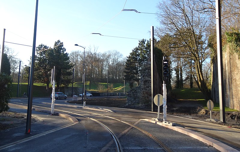 File:Travaux de la branche vers Vieux-Condé de la ligne B du tramway de Valenciennes en décembre 2013 (261).JPG