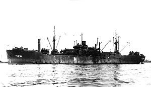 USS La Grange (APA-124) di jangkar, di 1945.jpg