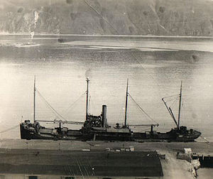 Uss anacapa amarré.jpg