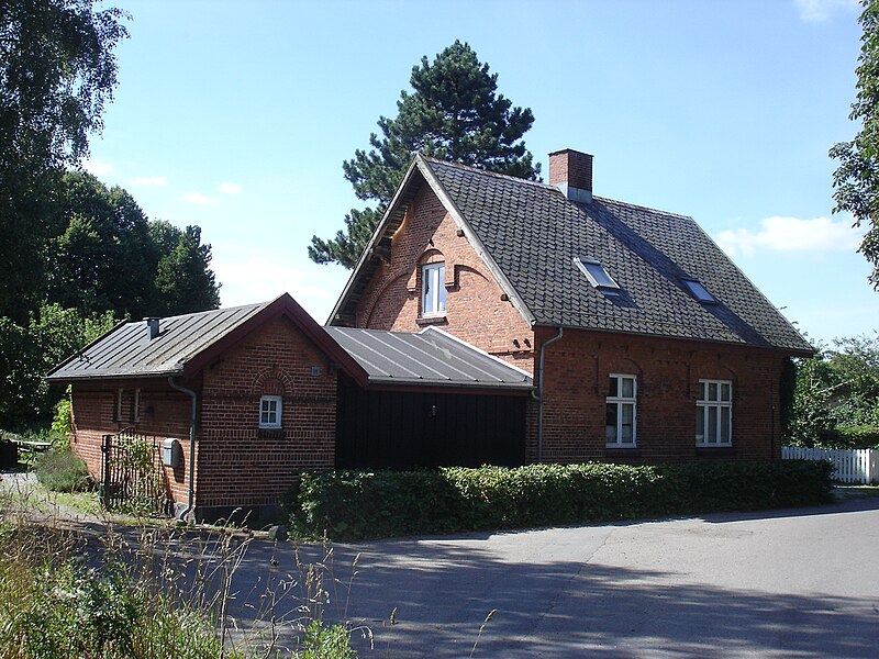 File:VassingerødStationØ.JPG