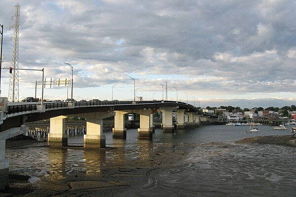 Veterans Memorial Bridge entering Beverly