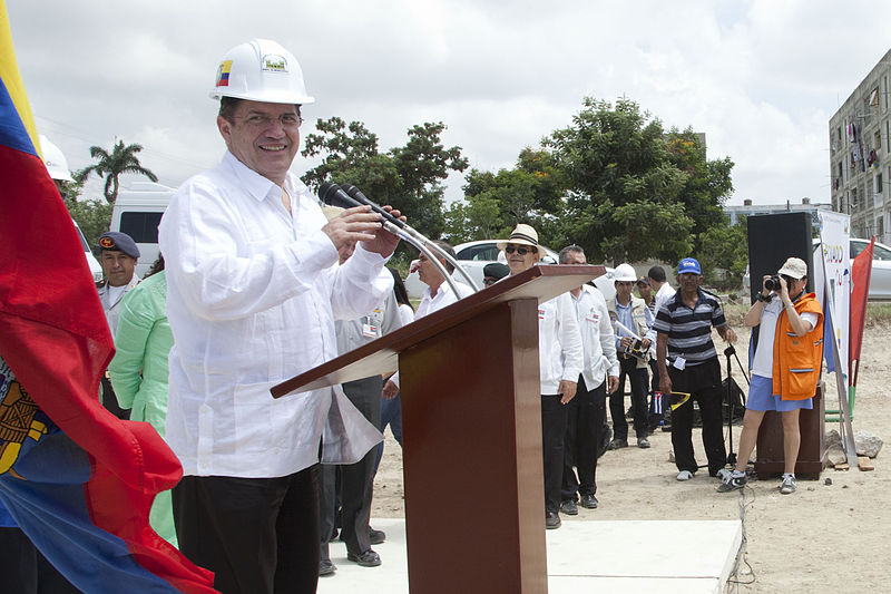 File:Visita zona afectada por el Huracán Sandy (9376143440).jpg