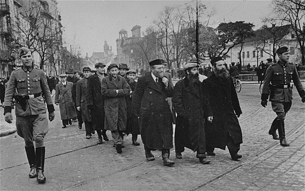 Roundup of Jewish men for forced labor by the Order Police battalions, Krakowskie Przedmieście, March 1940