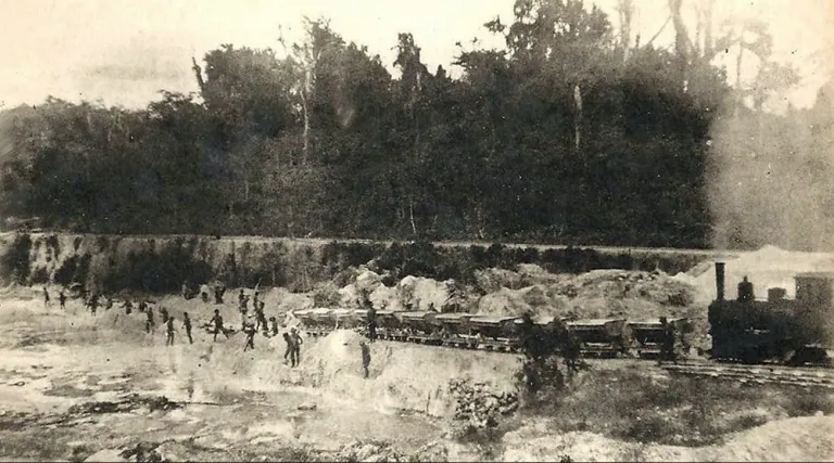 File:Workers in Phosphate Mine in Angaur, 1930s.webp