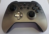 Archivo:Xbox One Wireless Controller (Model 1697) (50634403513).jpg -  Wikipedia, la enciclopedia libre