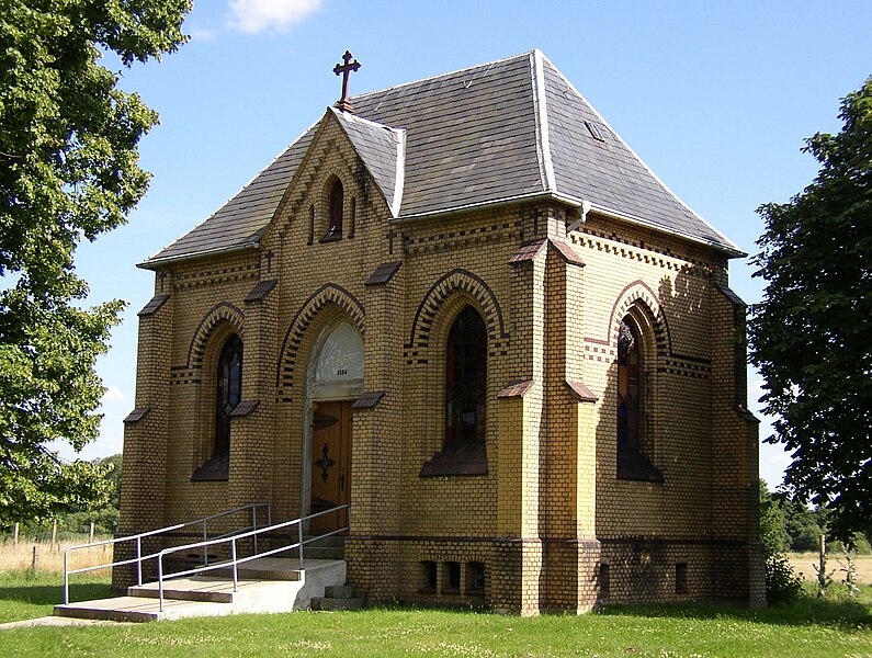 File:Zahrensdorf chapel.jpg