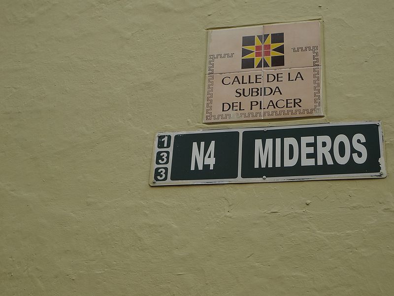 File:"" Calle Mideros, Quito pic 1.jpg