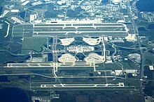 Orlando International Airport 'Lando (21071002804).jpg