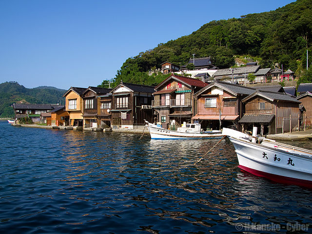 Image: 伊根の舟屋群 (Funaya houses at Ine), september 2014 (15428372595)
