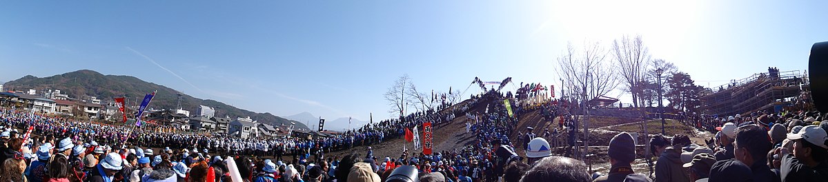 File 茅野市の御柱祭 木落し坂 Panoramio Gundam2345 Jpg Wikimedia Commons