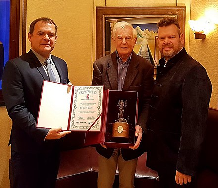 R. Poslednik, D. Jacobi & Jaroslaw Pijarowski with World United Creator – Platinum Demiurge Award for his contribution to uniting and promoting world literature based on his efforts to introduce William Shakespeare into modern cinema, London, 2018