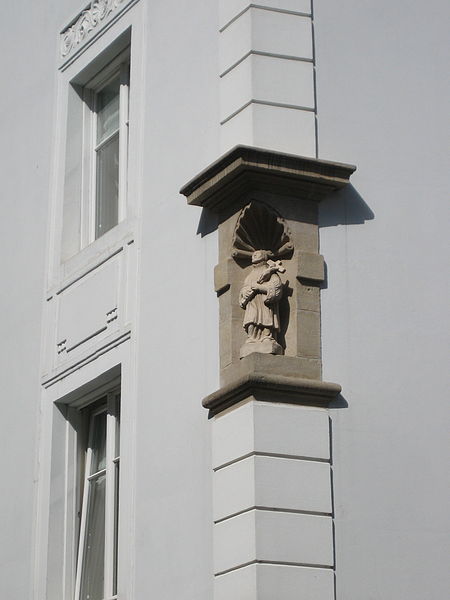 File:1 rue Sigefroi Luxembourg City Detail facade 2011-08.jpg