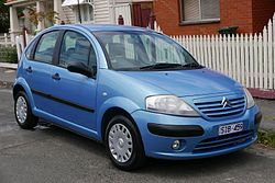 2003 Citroën C3 berlina Exclusive (2016-01-04) 01.jpg