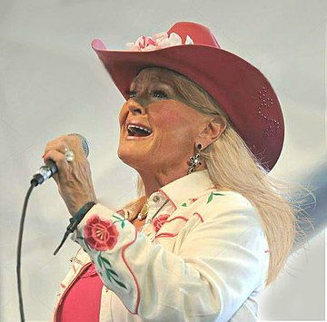 File:2010 Lynn Anderson Concert.jpg