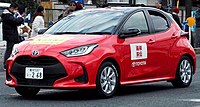 2020 Toyota Yaris Hybrid E-Four (червен) (изрязан) .jpg