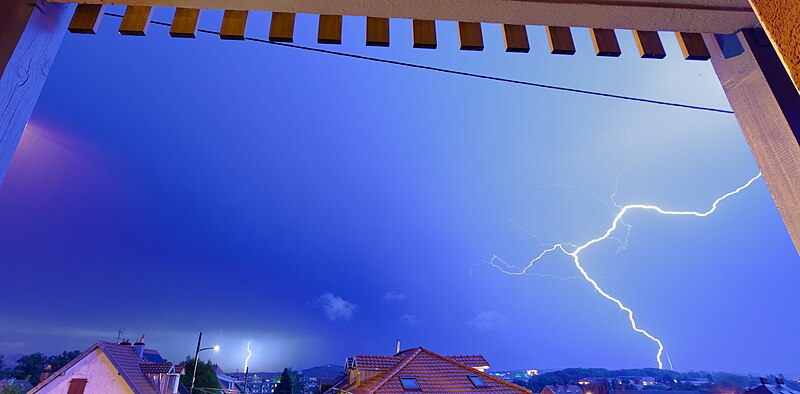 Orage, vu de Belfort, le 11 juillet 2023 800px-2023-07-11_22-32-20_orage-Belfort