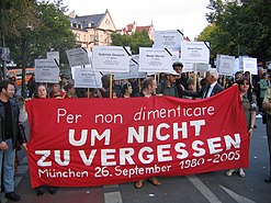 Commemorations 25 years after the Oktoberfest bombing. Munich, 2005. 25 Jahre Oktoberfestattentat Muenchen-1.jpg