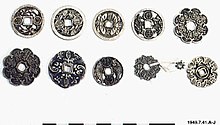 Japanese coin-like amulets on display at the Museum of Ethnography, Sweden. 91619 SMVK EM objekt 1015101.jpg