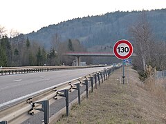 Limitation à 130 km/h, après le col d'Évires, autoroute A410, Haute-Savoie.