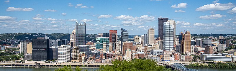 File:A panaromic view of Pittsburgh, PA.jpg