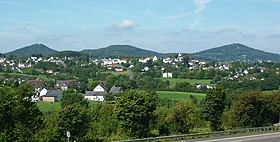 Aegidienberg mit Siebengebirgev. l. n. r.: Löwenburg, Lohrberg und Großer Ölberg