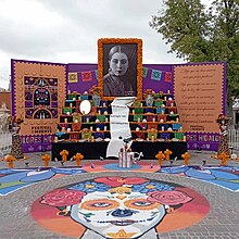 Altar in honor of Esperanza Zambrano. (Day of the Dead Eve 2022; Dolores Hidalgo, Guanajuato, Mexico) Altar de muertos a Esperanza Zambrano (Dolores Hidalgo, 2022).jpg