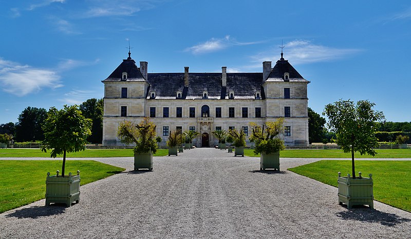 File:Ancy-le-Franc Château d'Ancy-le-Franc Nordseite 1.jpg