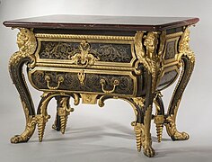 Cómoda de André Charles Boulle para o Grande Trianón (1710)