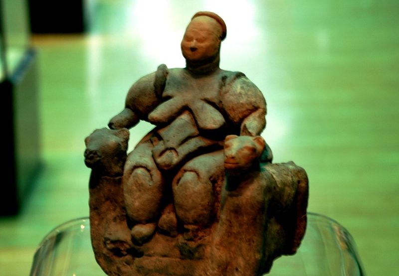 File:Ankara Statue der Muttergöttin.JPG