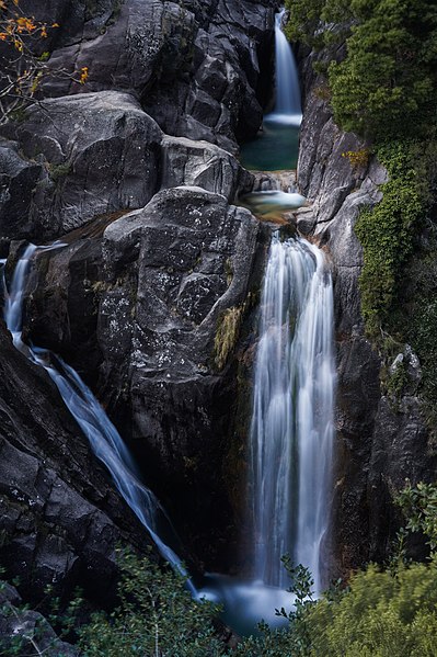 File:Arado Waterfall.jpg