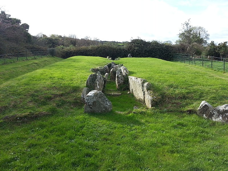 File:Audleystown Double Horned Court Cairn - panoramio (1).jpg