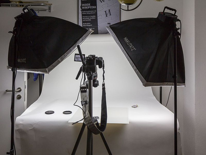 File:Aufbau Fotostudio im Lokal K-4037.jpg