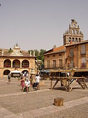 Plaza Mayor y espadaña