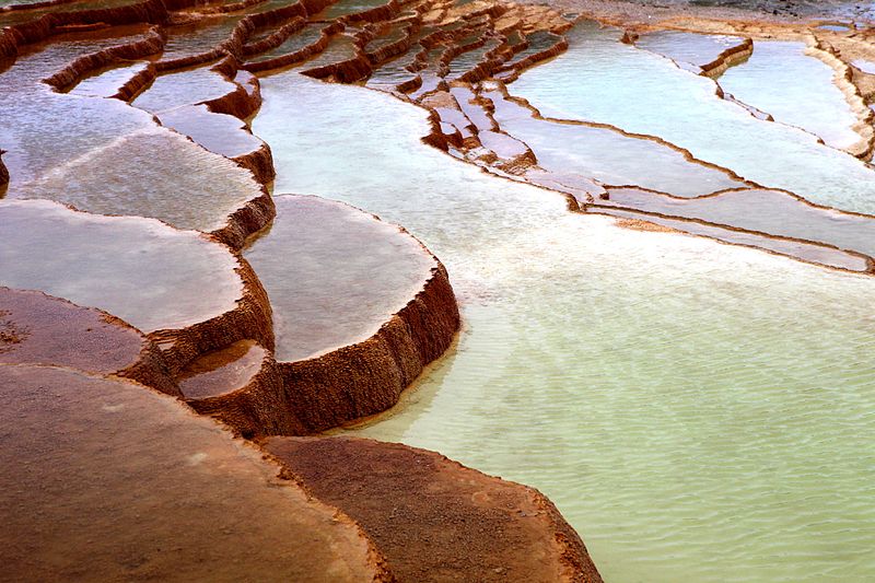 File:Badab Soort Natural Spring.jpg