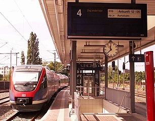 Blick von dem sanierten Gleis 4a auf die Euregiobahn