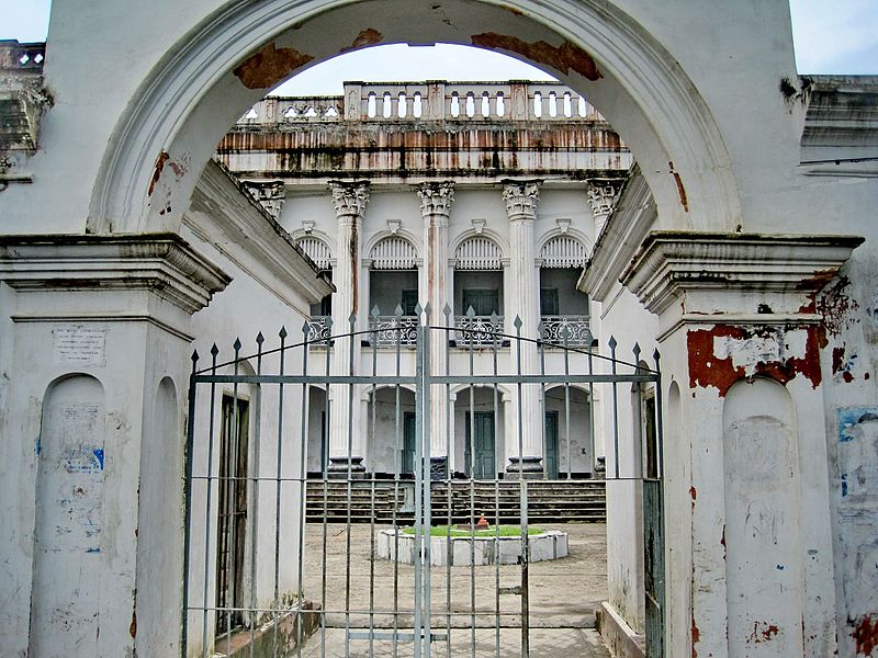 File:Baliati palace main entrance.jpg