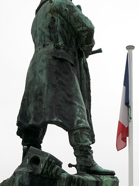 File:Bapaume statue Faidherbe (détail) 6a.jpg