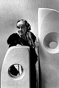 Barbara Hepworth (1966) par Erling Mandelmann.jpg