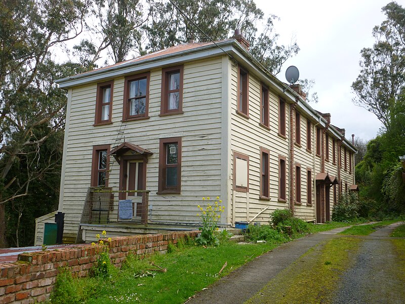 File:Barracks Elbe Street, Dunedin.jpg