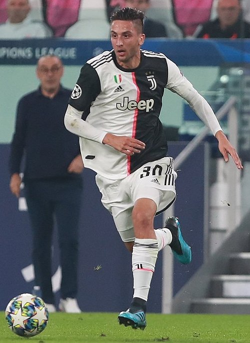 Bentancur playing for Juventus in 2019