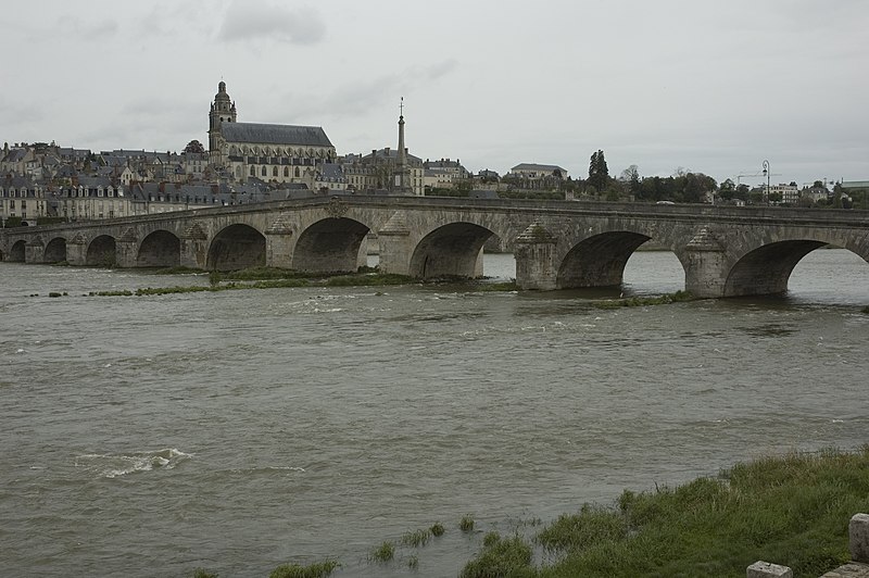 File:Blois, Loire, Frankrijk - panoramio - Arwin Meijer (7).jpg