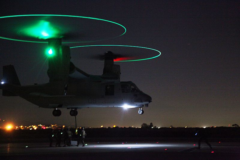 File:Braving a storm, Marines rig the Osprey DVIDS490881.jpg