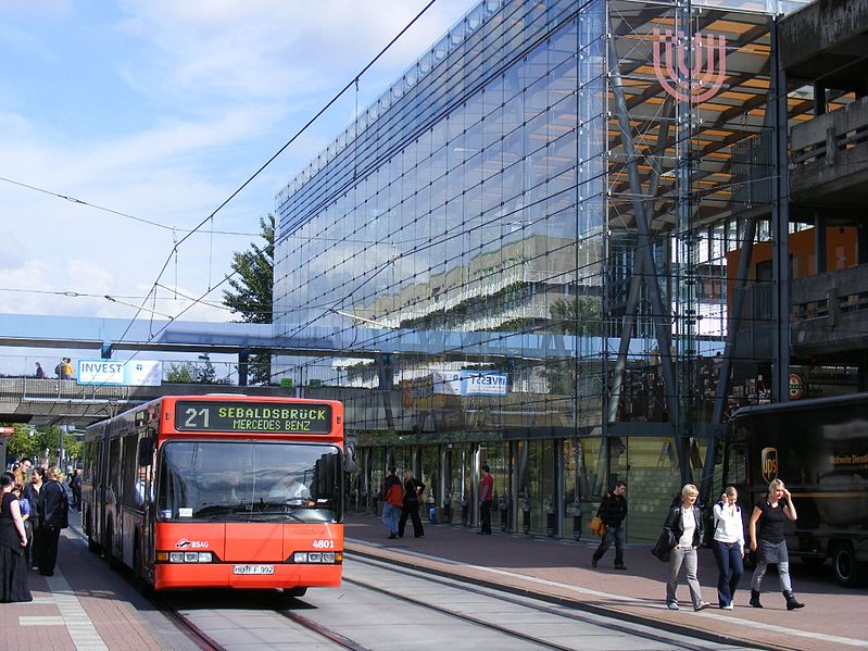 File:Bremen University. Neoplan N4021 articulated bus nr 4801, Linie 21 Sept 2009 - Flickr - sludgegulper.jpg